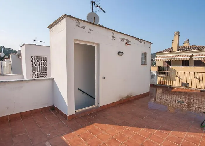 Lets Holidays Big Terrace House With Parking