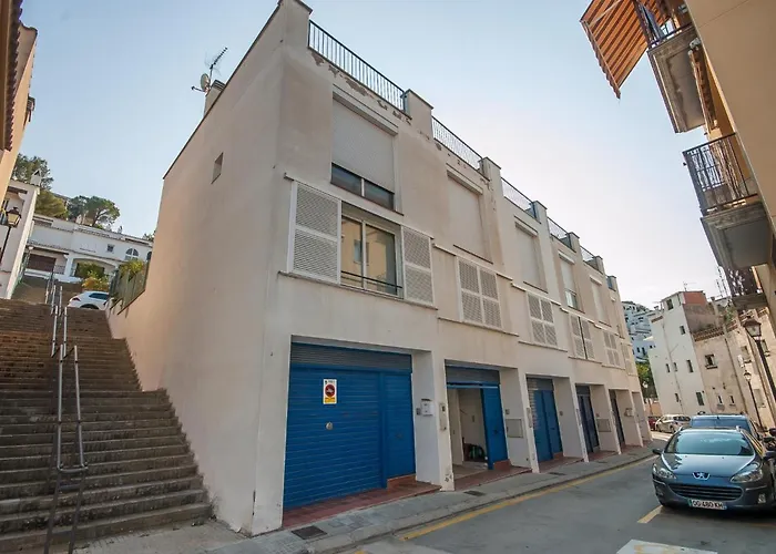 Lets Holidays Big Terrace House With Parking *