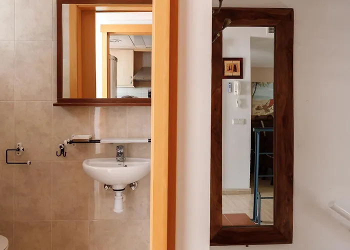 Lets Holidays Big Terrace House With Parking *