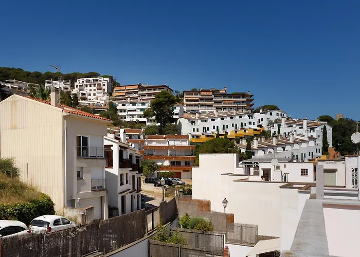 Lets Holidays Big Terrace House With Parking