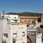 Lets Holidays Big Terrace House With Parking Willa